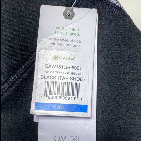 NWT GAIAM 7/8 Yoga Leggings Black and Gray OM Taylor Twist Cut Out Size XS - Picture 8 of 15